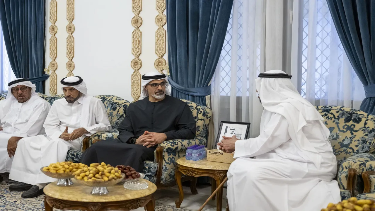 خالد بن محمد بن زايد يشارك في عزاء فاطمة هلال راشد المزروعي
